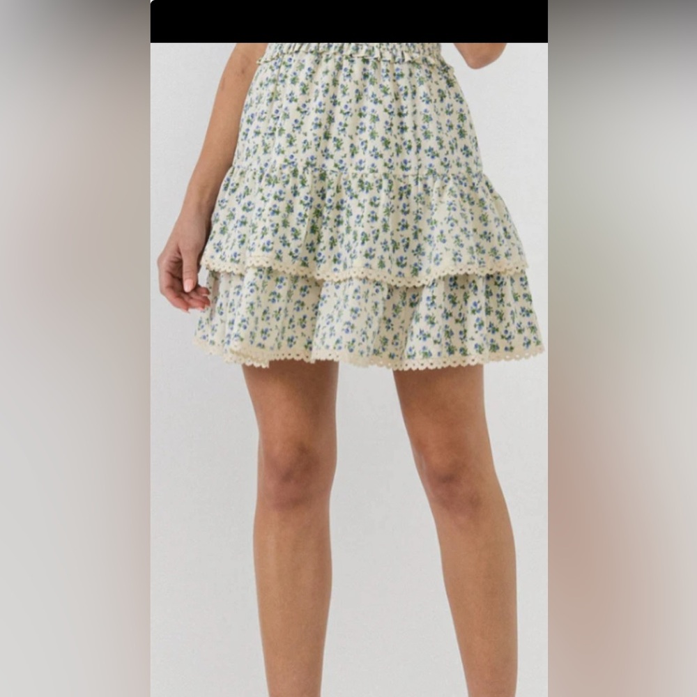 Endless Rose Set: Pastel Floral Lace Trim Mini
Skirt Off White Tank: Size M - Picture 3 of 15